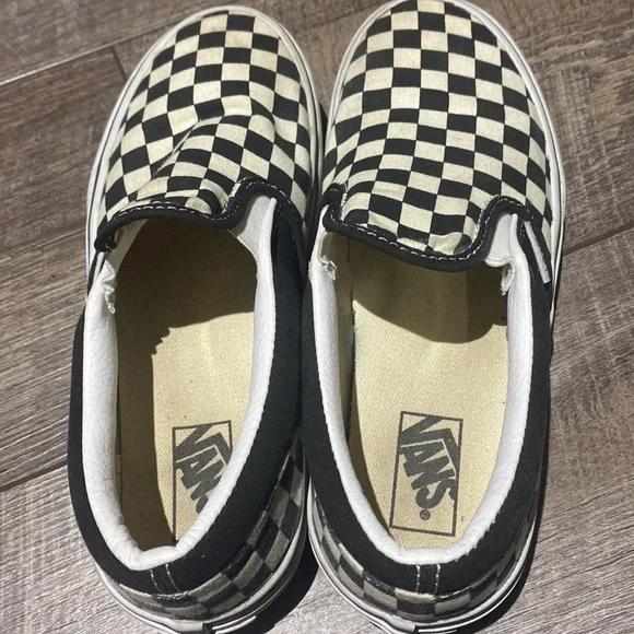 Vans - Picture 2 of 6